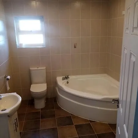 Entire House, Self Catering بيت للعطل *