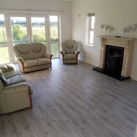 Entire House, Self Catering 펜션 Ballintober (Roscommon)